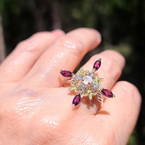 STUNNING Moonstone blue Topaz Red Rhodolite sterling & gold fleur-de-li ring sz8 - Picture 3 of 7